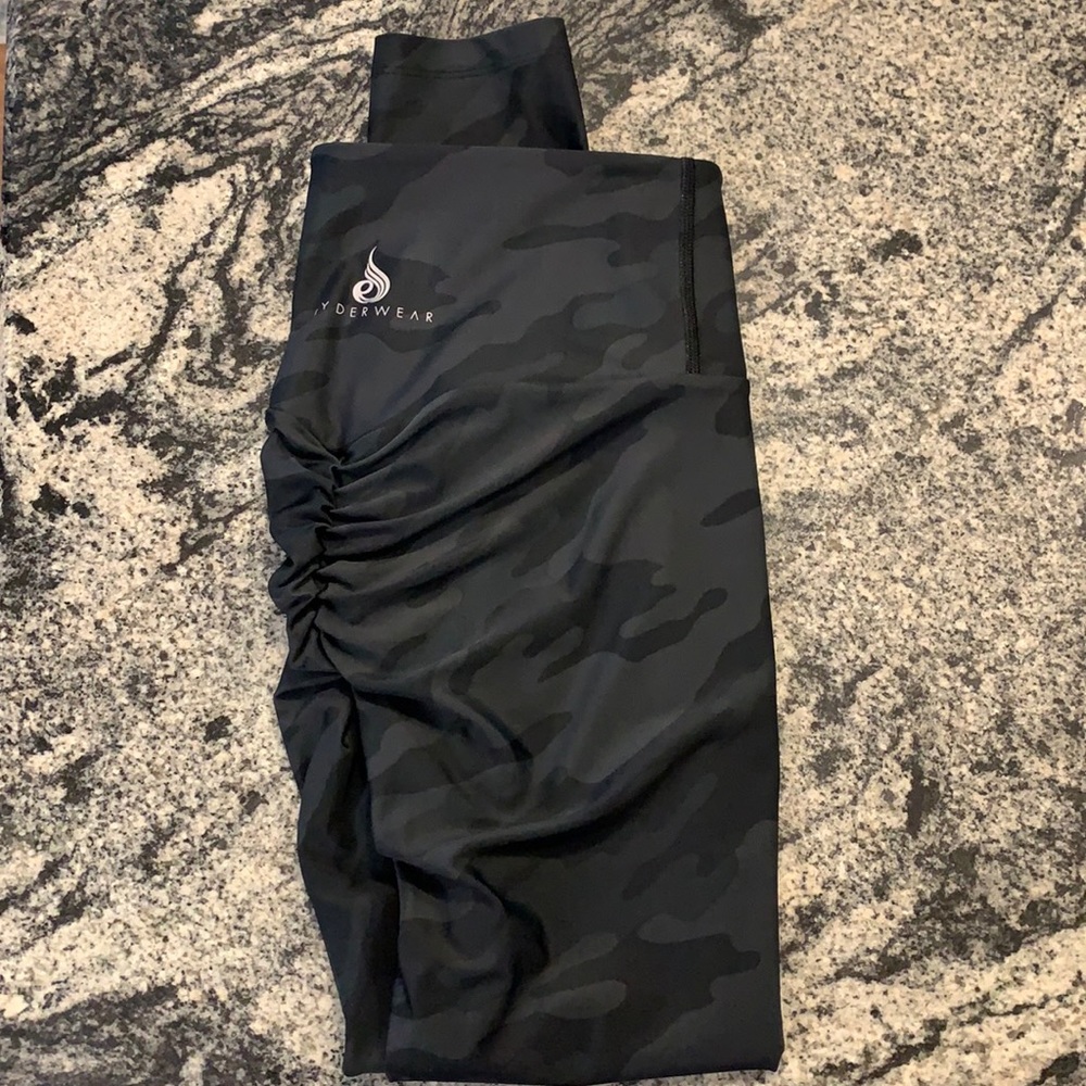Ryderwear Black Scrunch Butt Camouflage Leggings